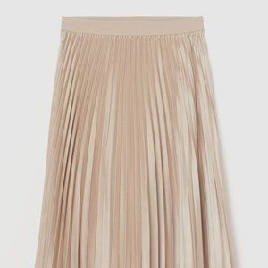 H&M Beige Pleated Skirt
